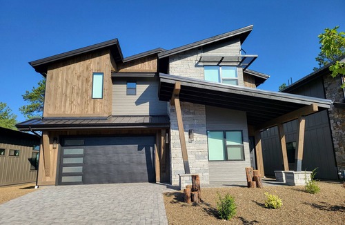 Northern Arizona University House | Juniper Point Brand New Contemporary Home in the Pines. Close to Downtown.