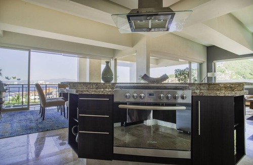 Emiliano Zapata Condo | Just renovated! 3BD Ocean View in Molino de Agua 3BD Condo for rent in Los Muert