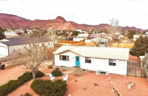 Kanab House | Kanab Utah home with HUGE fenced in backyard-Pets Welcome! Near National Parks!