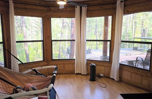 Payson Cabin | Kids’ Dream Cabin - Zip Line + Creek + Hot Tub + Room to Play