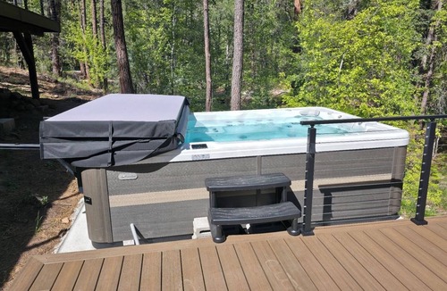 Payson Cabin | Kids’ Dream Cabin - Zip Line + Creek + Hot Tub + Room to Play