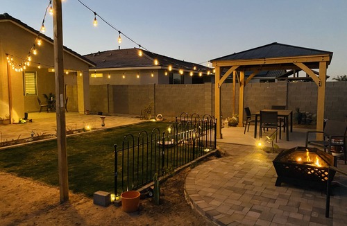 Russell Ranch Apartment | King bed:private entry: bedroom
