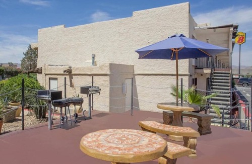 Barstow Apartment | King Bed|Walkin|Nsmk