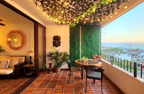Downtown Puerto Vallarta Condo | King BR w/Private OCEAN VIEW Balcony●Sunsets●Steps to Beach & Malecon●Safe Loc