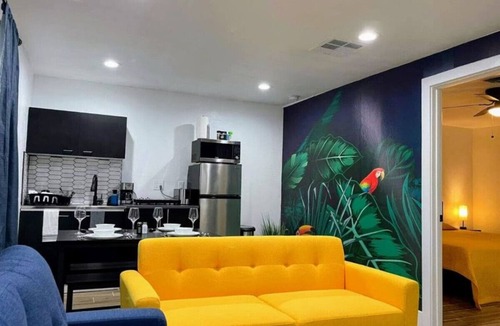 Downtown Phoenix House | King | DT Phx | 10m Airp | 2 Smrt TV |W/D| Unit B