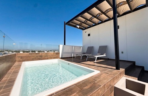 Lomas de Mazatlan Apartment | King Room Rooftop Pool Balcony