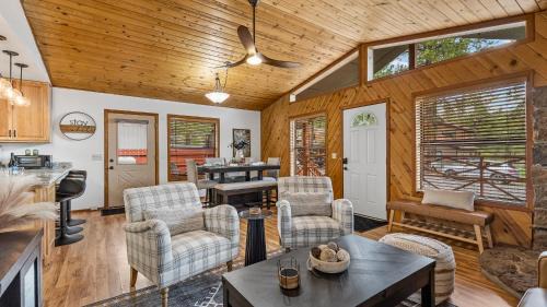 Mountainaire House | Kiowa Cabin Hideaway 6-Guest Mins to DwtnTrails
