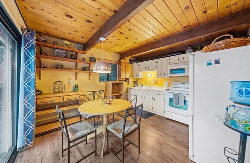 Pine Cove Cabin | Knotting Hill Amazing View and Spa