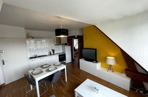 Caen City Centre Apartment | Kunzite YourHostHelper