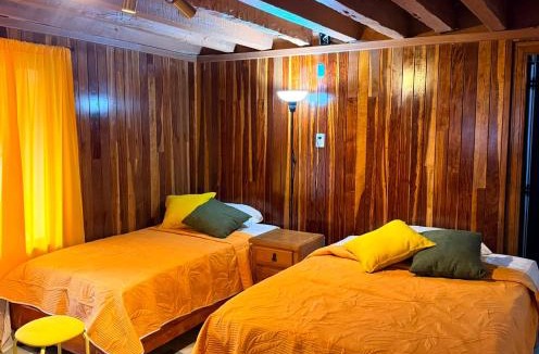Cuauhtemoc Hotel | La Casa Amarilla