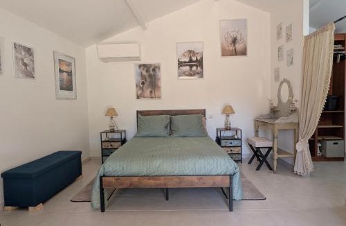 Sartene House | La chambre de Ptitruc au coeur du maquis