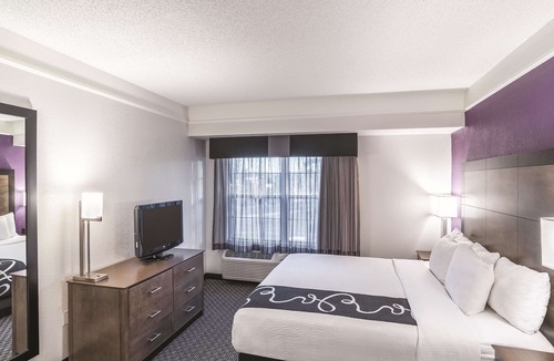 Woodlands Village Hotel | La Quinta Inn & Suites by Wyndham Flagstaff
