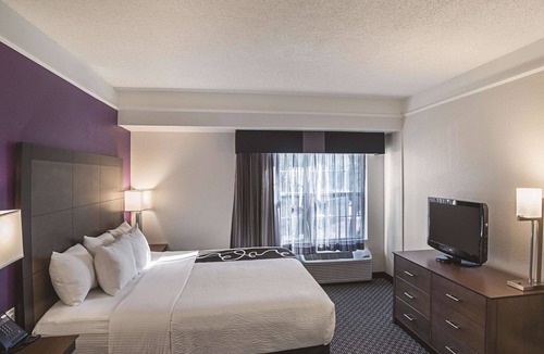 Woodlands Village Hotel | La Quinta Inn & Suites by Wyndham Flagstaff