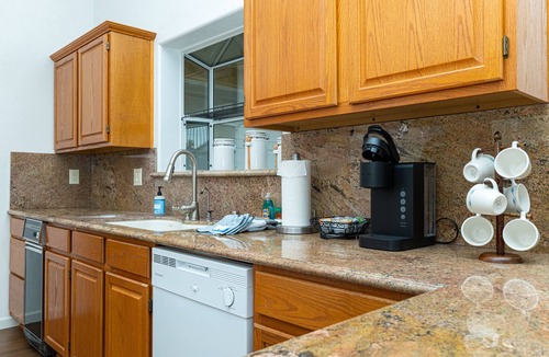 Sunridge Estates House | "Lake Lounge" pool home 5 mins from Lake Mohave