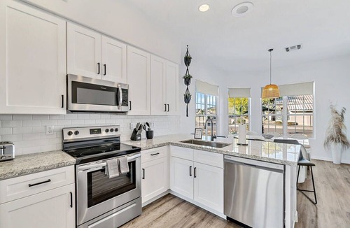 Arrowhead Lakes House | Lakefront Oasis, HotTub, Kayaks, Game Room