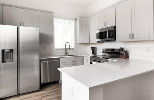 Maryvale Apartment | Landing | Amazing 1BD, Gym