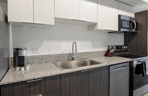 North Mountain Apartment | Landing | Beautiful 1BD, Pool, Gym