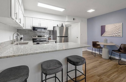 Glendale Apartment | Landing | Beautiful 1BD in Glendale