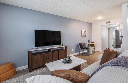 Glendale Apartment | Landing | Beautiful 1BD in Glendale