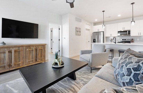 Casa Grande Apartment | Landing | Beautiful 2BD, Pool, Gym
