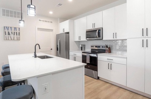 Casa Grande Apartment | Landing | Beautiful 2BD, Pool, Gym