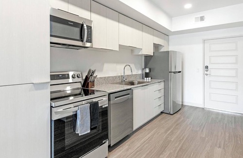North Mountain Apartment | Landing | Chic 1BD, Pool, Gym