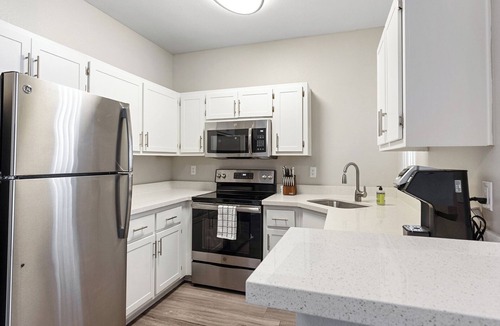 Greenbell Apartment | Landing | Modern 1BD, Gym, Pool