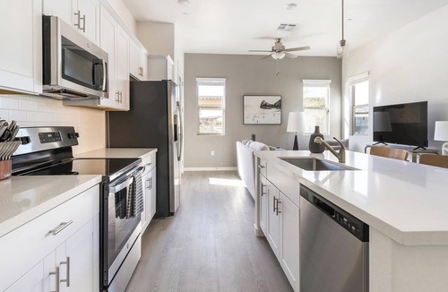 Oro Valley Apartment | Landing | Modern 1BD, Pool