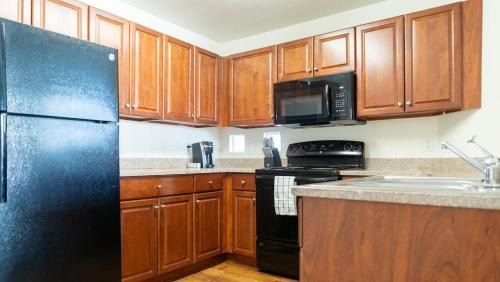 Tucson Apartment | Landing - Modern Apartment with Amazing Amenities (ID7401X51)