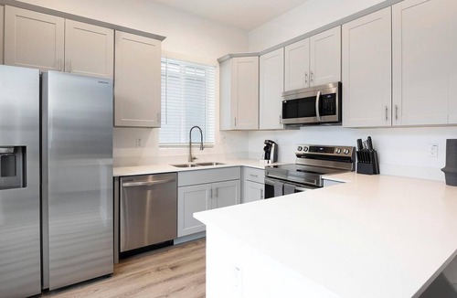 Maryvale Apartment | Landing | Spectacular 1BD, Gym