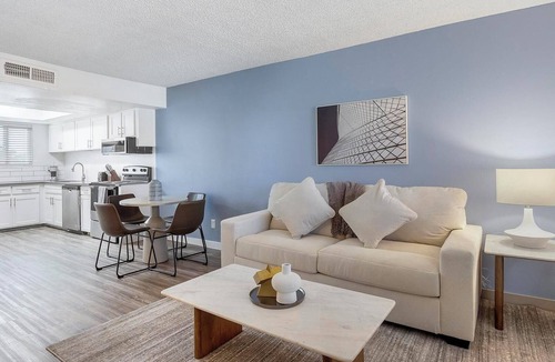Glendale Apartment | Landing | Spectacular 2BD in Glendale