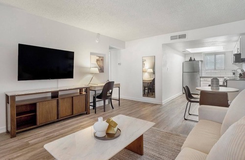 Glendale Apartment | Landing | Spectacular 2BD in Glendale