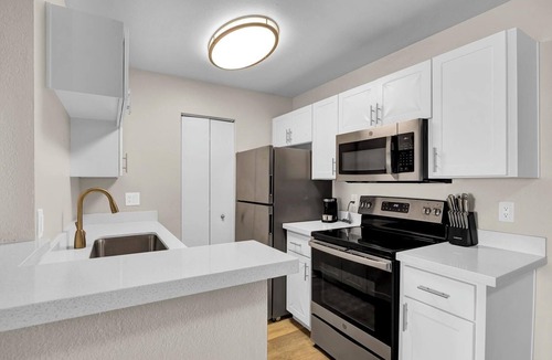 Greenbell Apartment | Landing | Spectacular 2BD, Pool, Gym