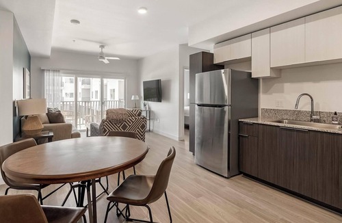 North Mountain Apartment | Landing | Spectacular 2BD, Pool, Gym