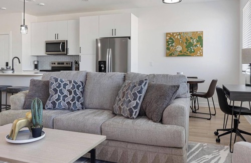 Casa Grande Apartment | Landing | Stunning 1BD, Pool, Gym