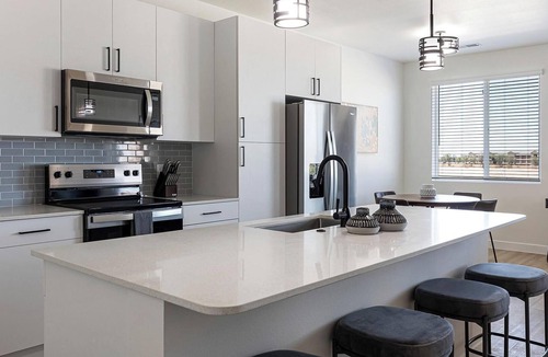 Casa Grande Apartment | Landing | Stunning 1BD, Pool, Gym