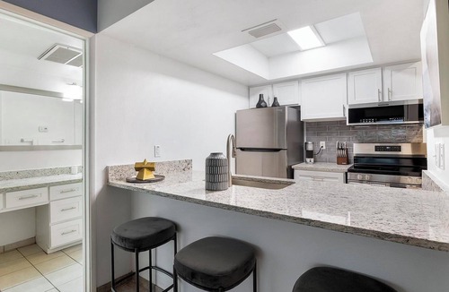 Glendale Apartment | Landing | Stunning Studio in Glendale