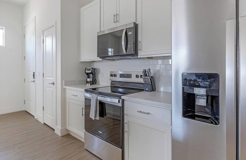 Casas Adobes Apartment | Landing | Stylish 1BD, Pool