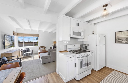 Lantern District Cottage | Lantern District cottage- close to downtown/harbor- one bedroom/one bath