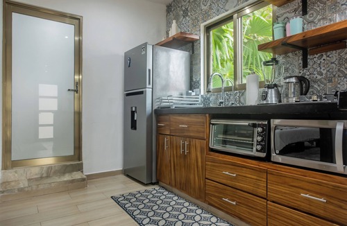 La Gloria Apartment | Large 1 bedroom condo close to the beach