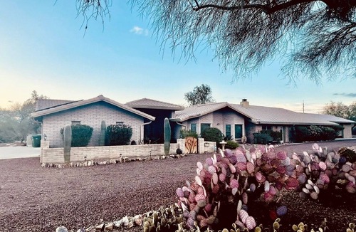 Tortolita House | LARGE CUSTOM HOME ON 3 ACRES MINUTES FROM GOLF, HIKING, & BIKING TRAILS
