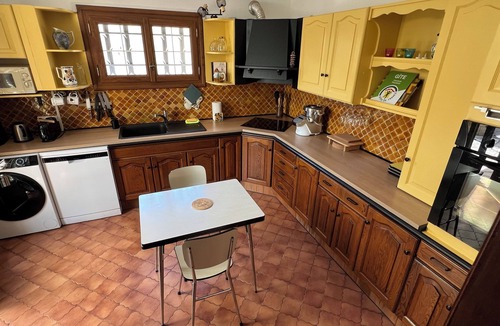 Caumont-sur-Durance House | Large house in Provence, terrace and fireplace