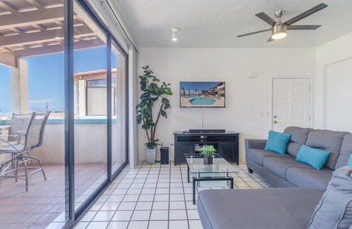 Centro House | Las Gaviotas 436 Mid-century Ocean View Apartment