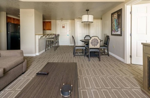 Las Vegas Condo | Las Vegas | Pool & Strip Access | 2BR Deluxe