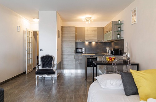 Eze Apartment | Les Balcons d’Èze – Studio with Terrace, Sea View & Pool