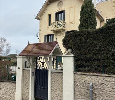 Coupvray Villa | Little Tower Disney - Maison Familiale Premium à 5 min de DISNEYLAND