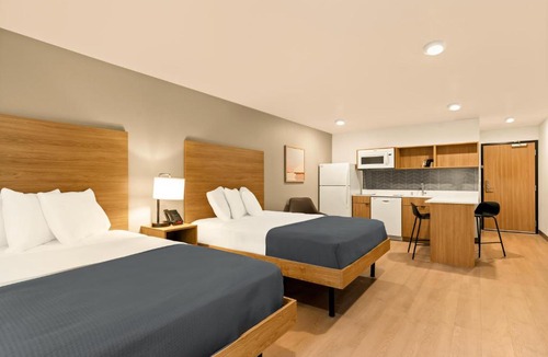 Glendale Hotel | LivAway Suites Phoenix-Glendale