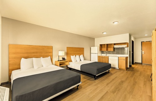 Glendale Hotel | LivAway Suites Phoenix-Glendale