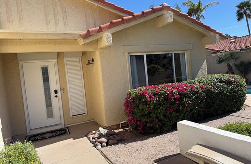 South Scottsdale House | Located in the heart of Scottsdale, with the walking distance to restaurants