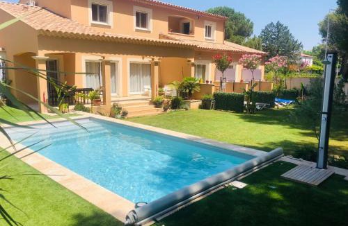 Saint-Martin-de-Crau Bed & Breakfast | Lou Meinado, un concept "comme à l'hôtel"